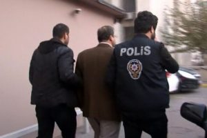 İzmir'de FET&Ouml; operasyonu: 24 g&ouml;zaltı