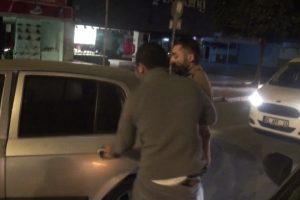 M&uuml;şterilerine kokain servisi yapan taksici tutuklandı