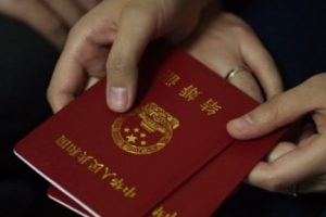 &Ccedil;in 10 milyon Uygur'dan pasaportlarını istedi