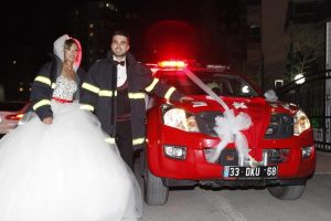 İtfaiye erinin gelin arabası itfaiye aracı