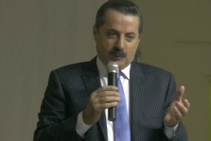 &Ccedil;elik: Elinizden kalemi alıp silah vermeye &ccedil;alışıyorlar