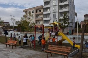 G&ouml;revlendirme yapılan belediyeden &ccedil;ocuklara oyun parkı