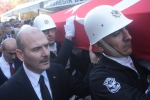 Şehitlerin cenazesini Bakan Soylu taşıdı