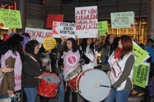 Eskişehirli kadınlardan şiddet protestosu