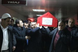 Şehit Astsubay Topuz'un naaşı baba evine getirildi
