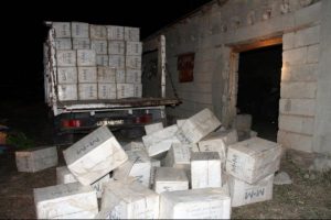 Muradiye'de 111 bin paket ka&ccedil;ak sigara ele ge&ccedil;irildi