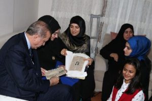 Cumhurbaşkanı Erdoğan şehit evini ziyaret etti