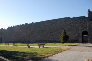 Diyarbakır Surları, &Ccedil;in Seddi'ni geride bıraktı
