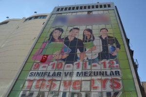 18 yaşındaki kız, eğitim kursu binasından atlayarak intihar etti