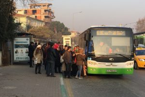 Bursa'da metro yolda kaldı vatandaşlar isyan etti