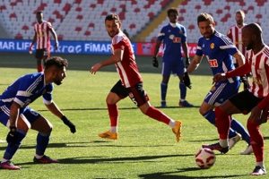 Alpay &Ouml;zalan'a b&uuml;y&uuml;k şok! Sivasspor 2-0 Eskişehirspor