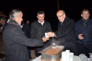 Bursa'da &ccedil;ift&ccedil;ilere akşam soğuğunda sıcak &ccedil;orba