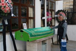 &Ouml;ld&uuml;r&uuml;len kadın kaptan Marmaris'te toprağa verildi