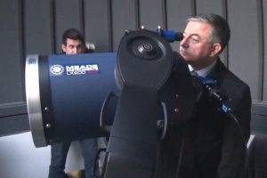 Milli Eğitim Bakanı Bursa'da uyduya bağlanan teleskopla yıldızları izledi