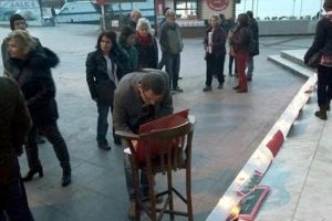 Fidel Castro'yu mum yakarak uğurladılar