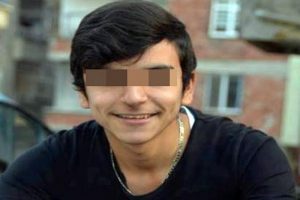 Babasının bı&ccedil;aklı saldırısında ağır yaralandı