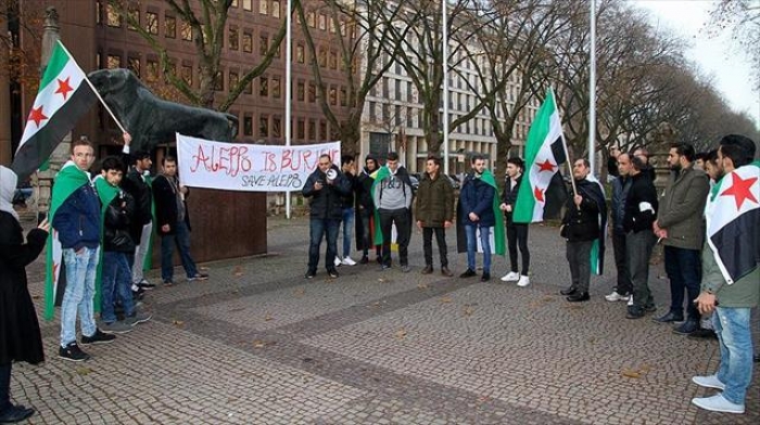 Halep'e y&ouml;nelik hava saldırılarına Almanya'da protesto