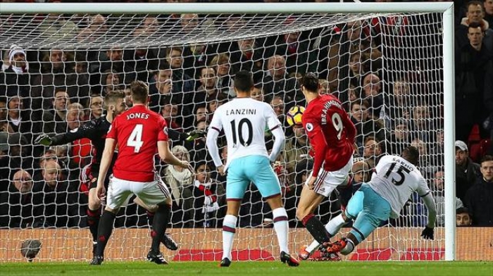 Manchester United sahasında galibiyeti unuttu