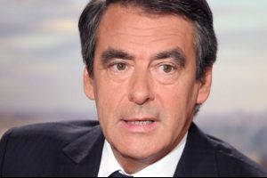 Fransa'da merkeze sağın cumhurbaşkanı adayı Fran&ccedil;ois Fillon oldu