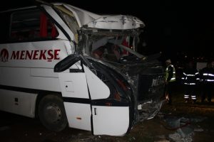 Bursa'da kontrolden &ccedil;ıkan otob&uuml;s&uuml;n s&uuml;r&uuml;c&uuml;s&uuml; hayatını kaybetti!