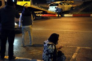 Kadın s&uuml;r&uuml;c&uuml; g&ouml;zyaşlarını tutamadı