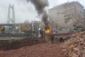 Tramvay &ccedil;alışması sırasında yangın &ccedil;ıktı