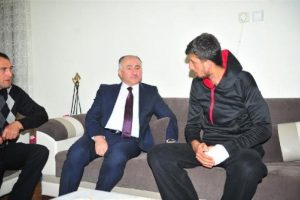 Başkandan El Bab'ta yaralanan gaziye ziyaret
