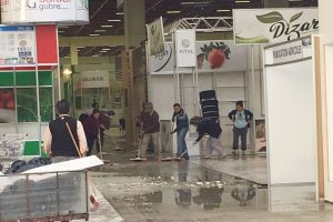 Tarım fuarı yağmura teslim oldu