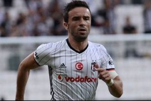 G&ouml;khan G&ouml;n&uuml;l, Fenerbah&ccedil;e &uuml;yeliğinden ihra&ccedil; ediliyor...