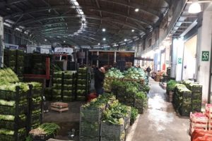 Bursa'da eylem s&uuml;r&uuml;yor! Pazarlara meyve ve sebze gidemedi