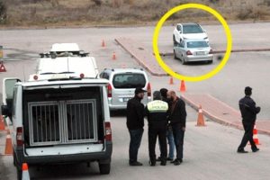 Alman plakalı ara&ccedil; Adana'yı korkuttu