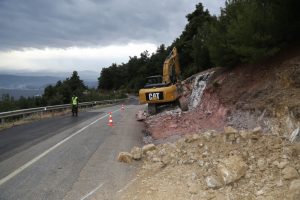 Bursa G&uuml;rsu-Gemlik yolunun kalitesi artıyor
