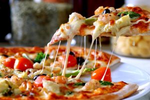 Bursa'da sahte parayla pizza yedi