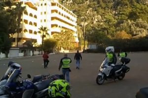3 kişinin bindiği motosiklet kaza yaptı