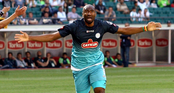 Bursaspor'dan &Ccedil;aykur Rizespor'un forveti Kweuke'ye başsağlığı