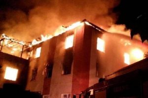 Adana'da kız &ouml;ğrenci yurdunda yangın: 12 &ouml;l&uuml;, 22 yaralı