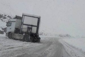 Bolu Dağı'nda yoğun kar yağışı başladı