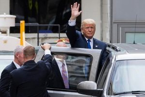 Trump, Carrier ile 'iş&ccedil;i dostu anlaşma' imzaladı