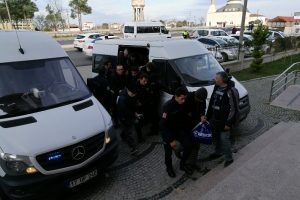 &Ccedil;anakkale'de FET&Ouml; operasyonu: 17 g&ouml;zaltı