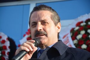 Bakan &Ccedil;elik: İnsanlar &ccedil;ok, insanlık az
