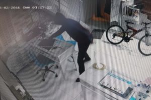 Yarım saat arayla iki kez soyuldu