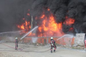 Bakan yangından zarar g&ouml;ren esnafa m&uuml;jdeyi verdi