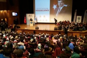 Davutoğlu, Bursa Uludağ &Uuml;niversitesi'nde gen&ccedil;lerle buluştu