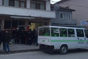 Evine gelen polise ateş a&ccedil;tı: 1 &ouml;l&uuml;, 1 polis yaralı