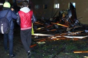 Pansiyonun &ccedil;atısı u&ccedil;tu, 38 lise &ouml;ğrencisi tahliye edildi