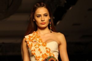 Sinem S&uuml;l&uuml;n'&uuml;n eski eşi ve eşinin ailesine 'b&ouml;cek' cezası