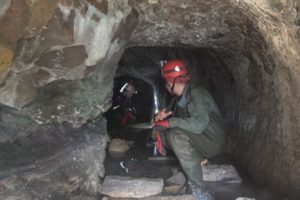 Şehrin g&ouml;beğinde 2 bin 500 yıllık mağara bulundu