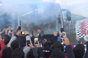 Beşiktaş derbi ma&ccedil; i&ccedil;in yola &ccedil;ıktı