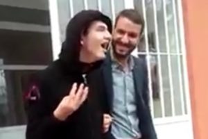 Otizmli &ouml;ğrencisini mutlu etmek i&ccedil;in okula kamyon getirdi
