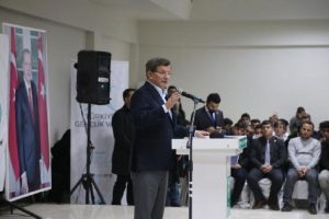 Davutoğlu'ndan Bursa'da gen&ccedil;lere 'ceviz yiyin' tavsiyesi